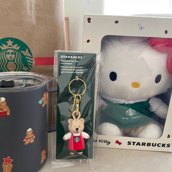 Starbucks 2025 hello kitty gingerbread mug and bearista keychain - Picture 1 of 11